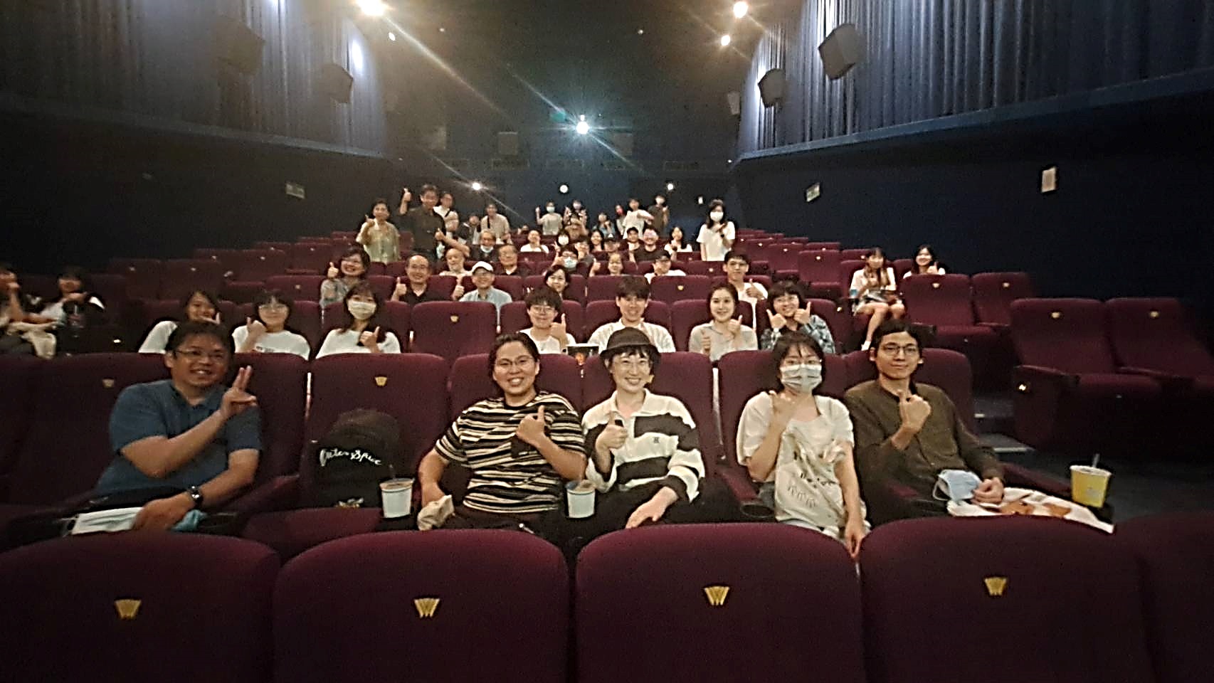 The attendees took a group photo to mark the enjoyable Saturday afternoon. (Photo credit: IMICS)