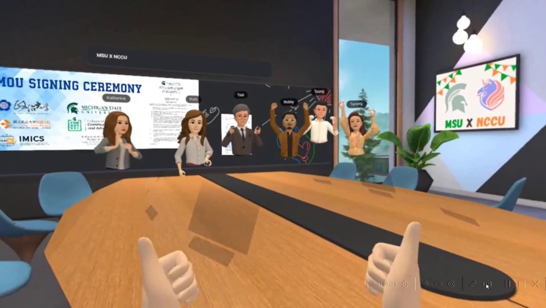 Fig 3. Delegates were exchanging ideas in the virtual room.