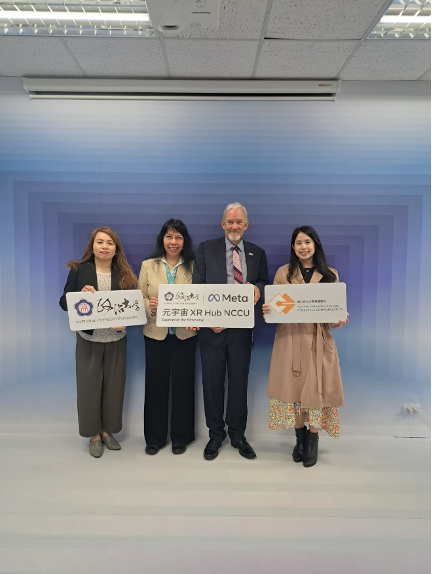 A group photo was taken at the XR Hub of the College of Communication, NCCU, the first XR lab established by Metaverse in higher education institutions in Taiwan.