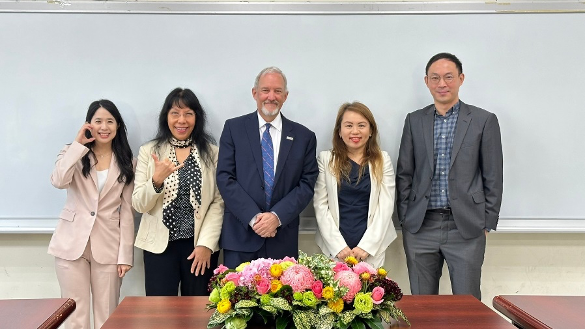 From left to right, Dr Tammy Jih-Hsuan Lin, Dr Makana Chock, Dr Bradley Gorham, Dr Katherine Yi-Ning Chen, and Dr Tsung-Jen Shih were photographed together after the signing ceremony.