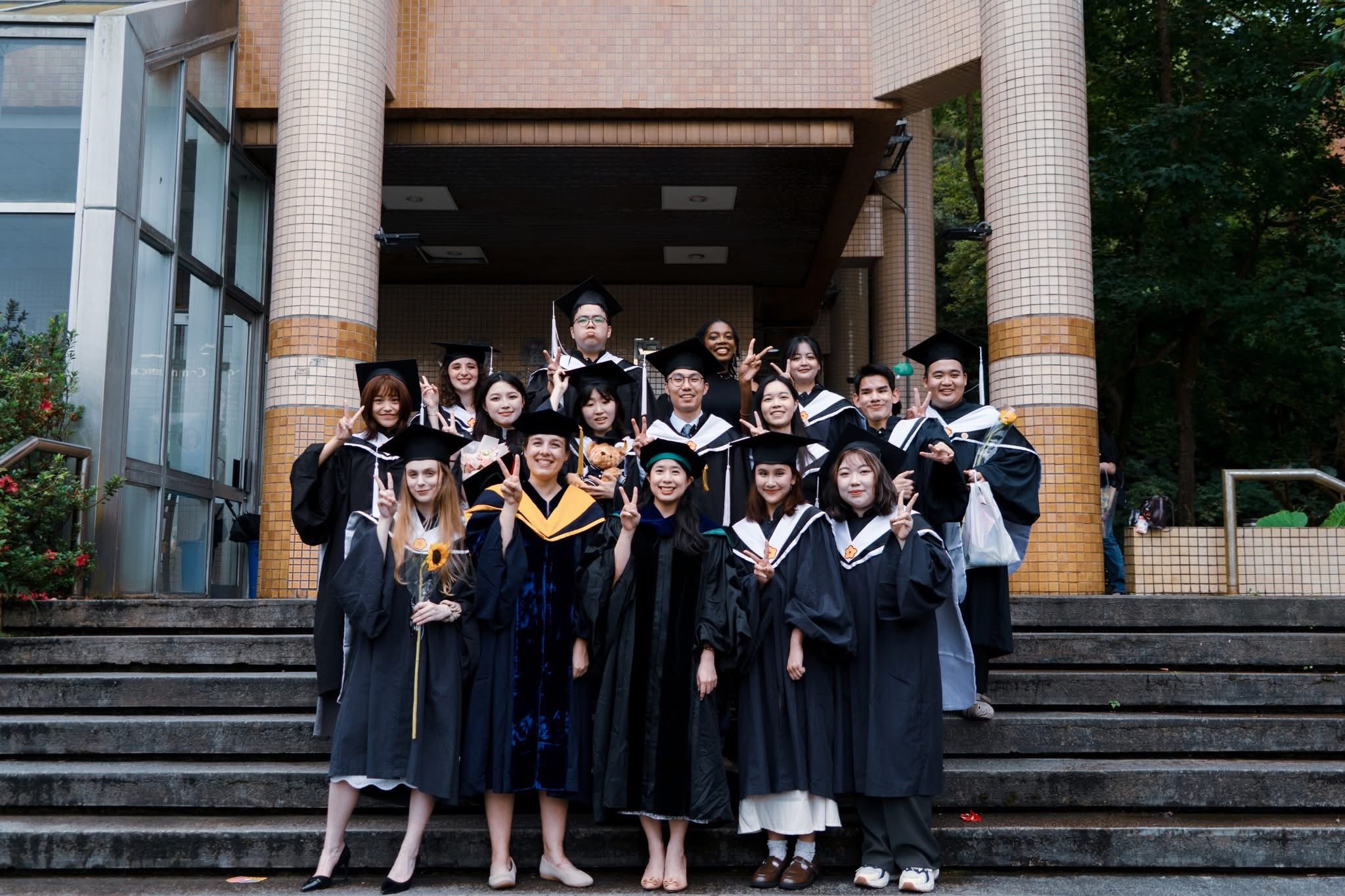 Director Jih Hsuan Lin of the International Master’s Program in International Communication Studies with graduates.