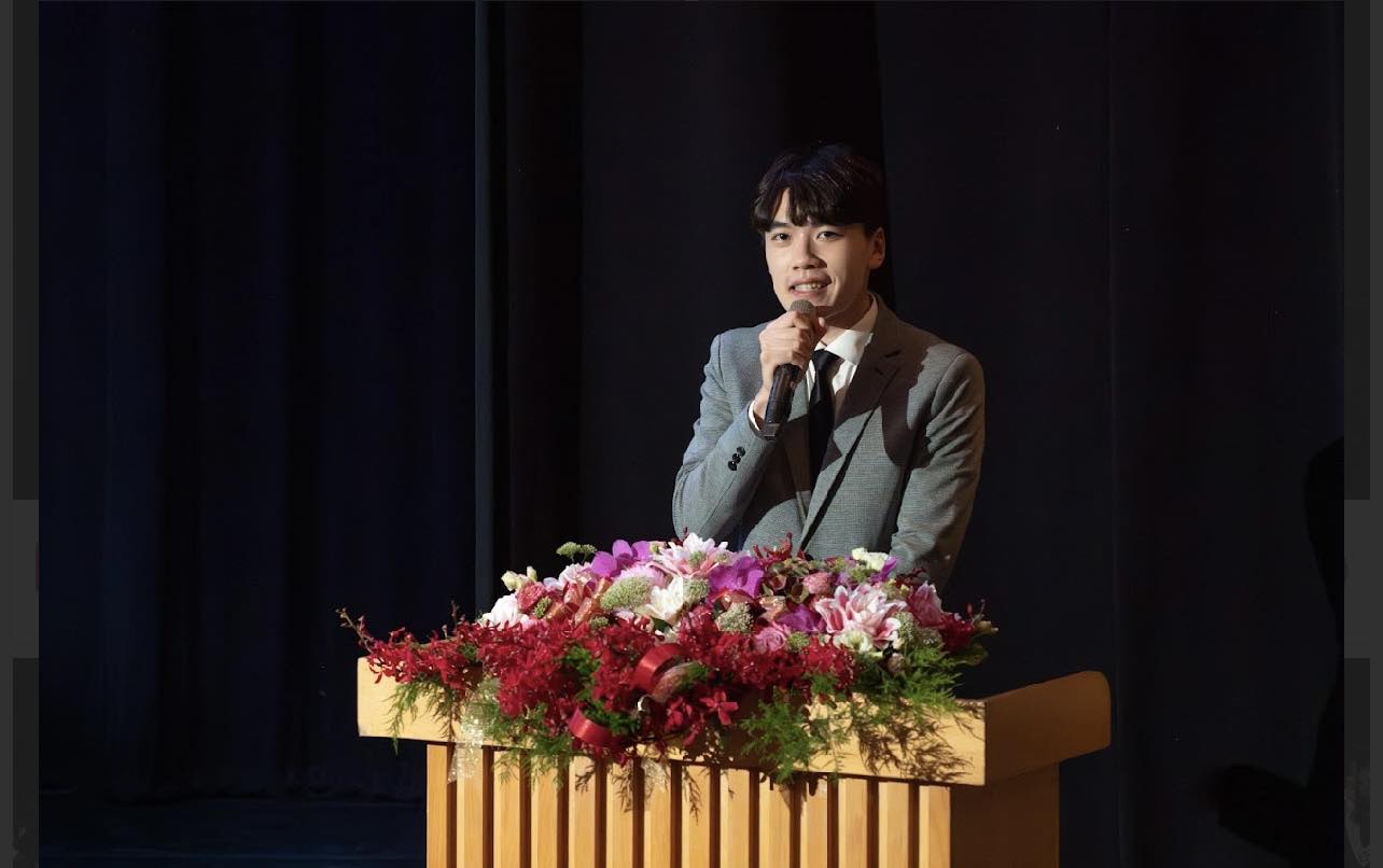 Ceremony hosted by Lin Chun-Lin, senior student from the Department of Advertising.