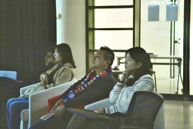 Dean Yang of Dongguk University enjoyed the film screening as part of the ImaginAsia 2025 program together with interpreter by IMICS student Ms. Nan.