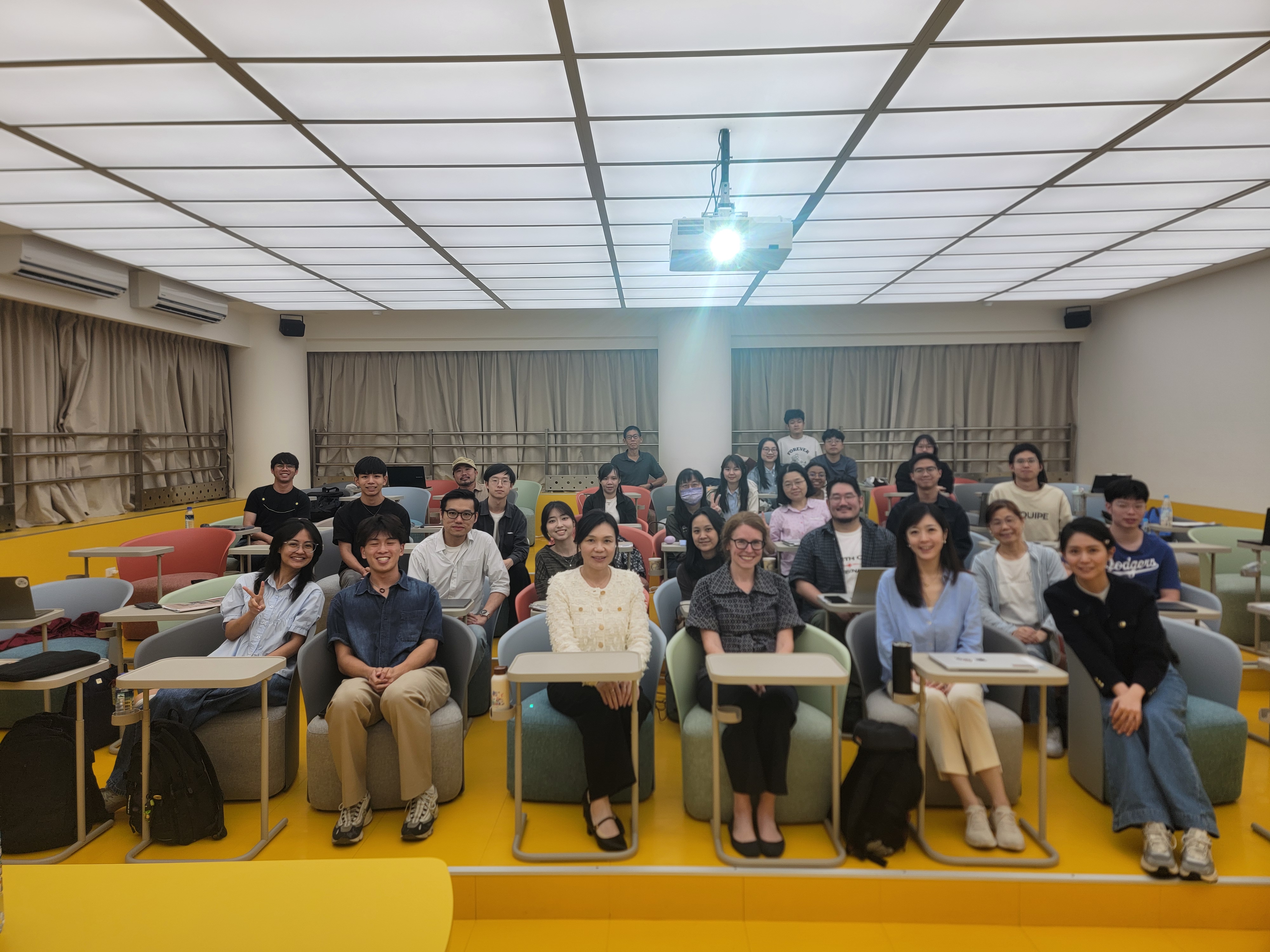 Group photo of participants and speakers at the Thesis & Research Project Development Workshop II. (Photo by College of Communication)