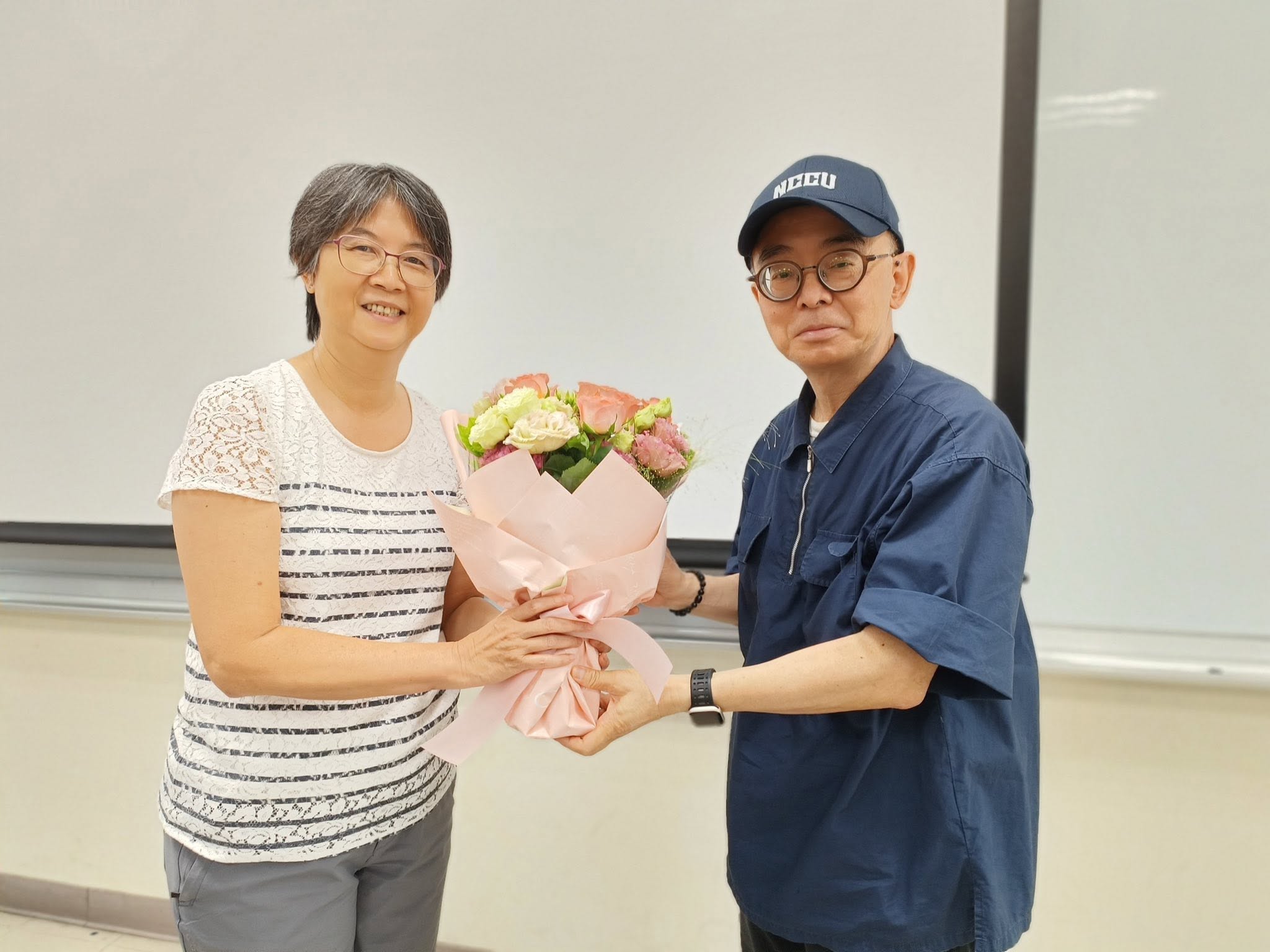 Professor Ru-Shou Chen and Dean Hsiu-Hui Sun