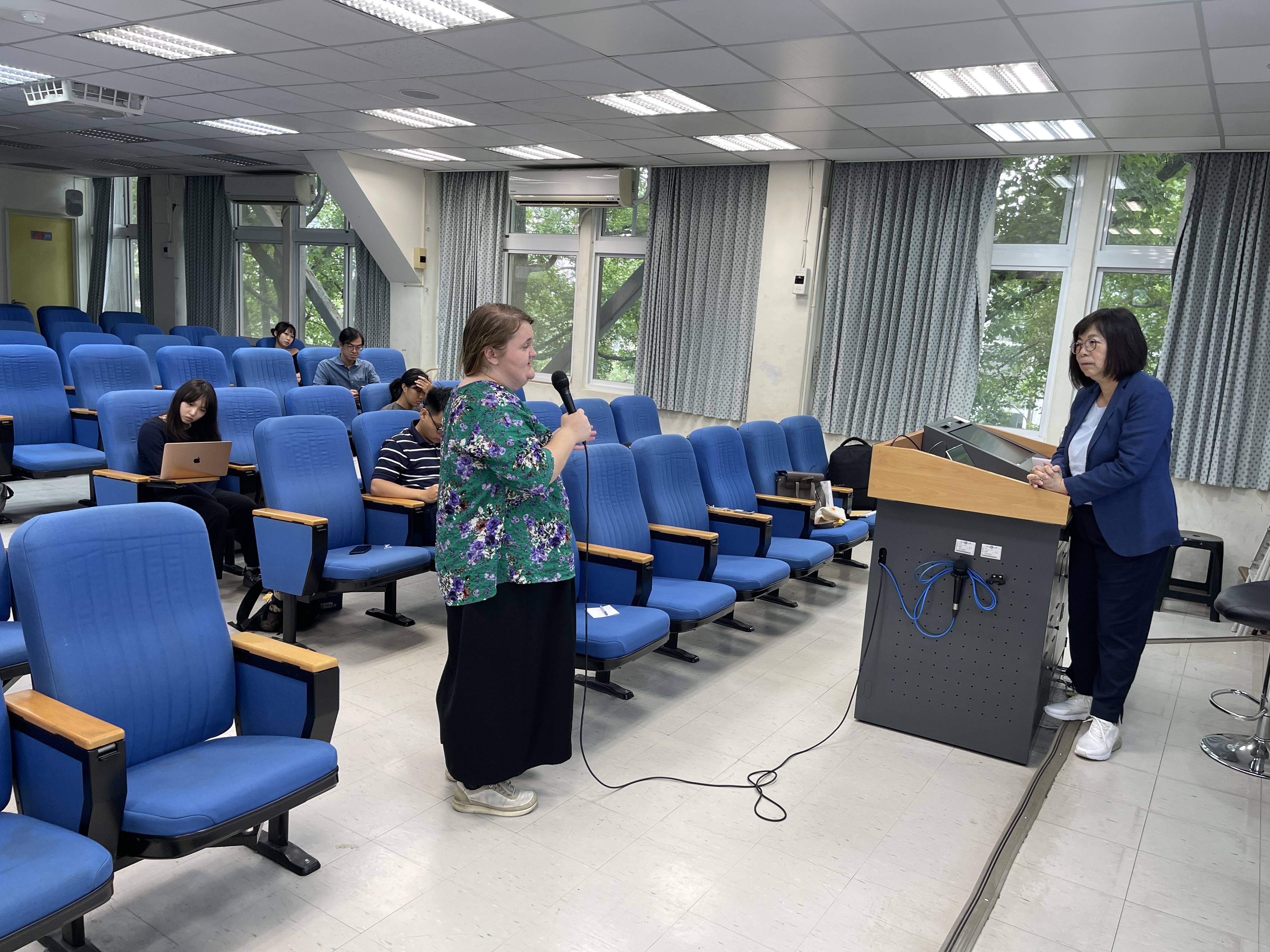 Sophie Fang, the Editor-in-Chief of EMBA magazine, shared the three keys about 40 years of exclusive interviews with the world’s top thinkers and corporate CEOs.